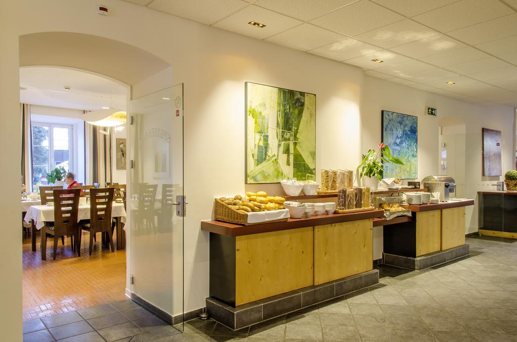 Gasthof Goldener Fisch Lienz Zewnętrze zdjęcie