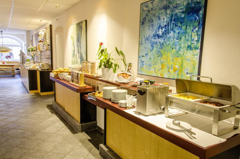 Gasthof Goldener Fisch Lienz Zewnętrze zdjęcie