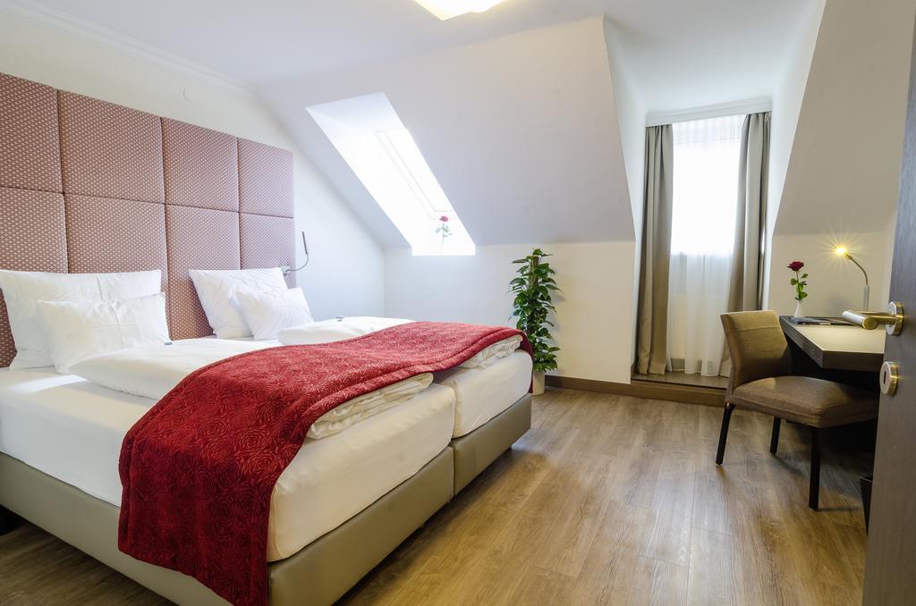 Gasthof Goldener Fisch Lienz Zewnętrze zdjęcie