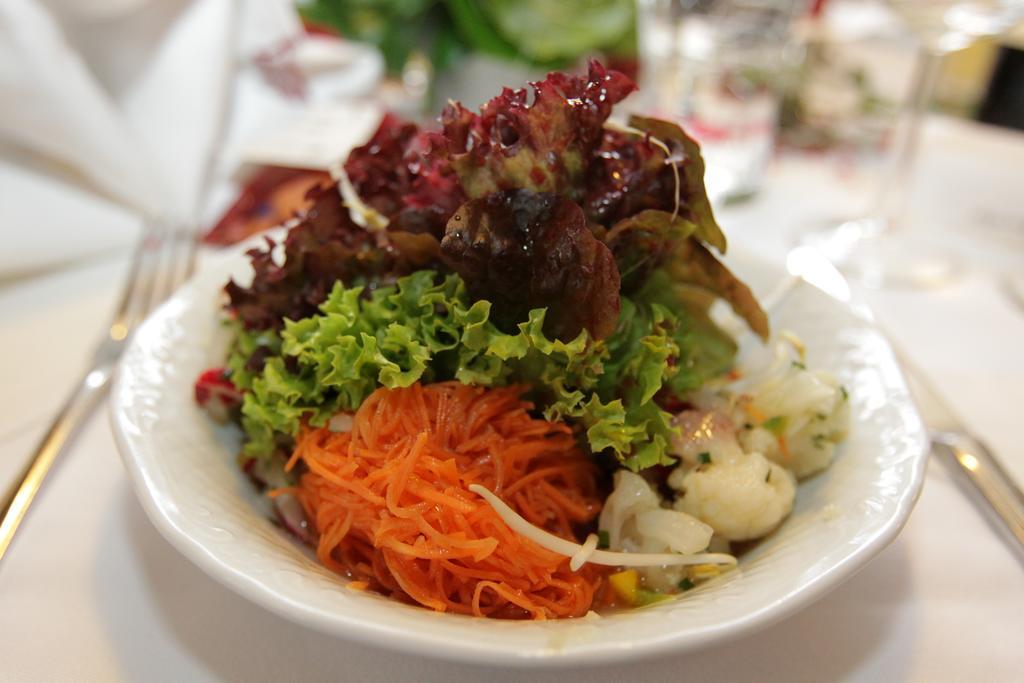 Gasthof Goldener Fisch Lienz Zewnętrze zdjęcie