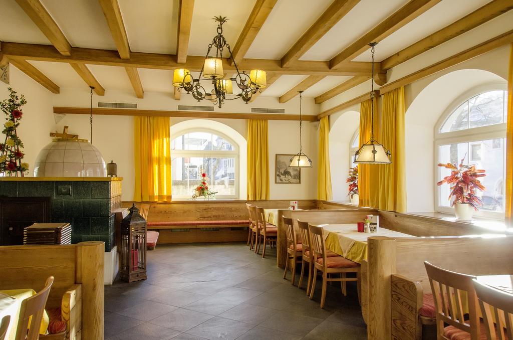 Gasthof Goldener Fisch Lienz Zewnętrze zdjęcie
