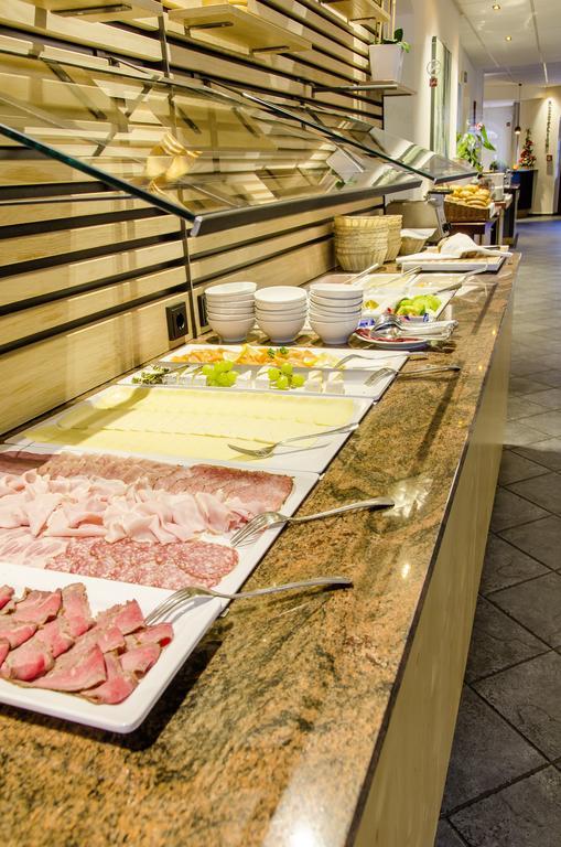 Gasthof Goldener Fisch Lienz Zewnętrze zdjęcie